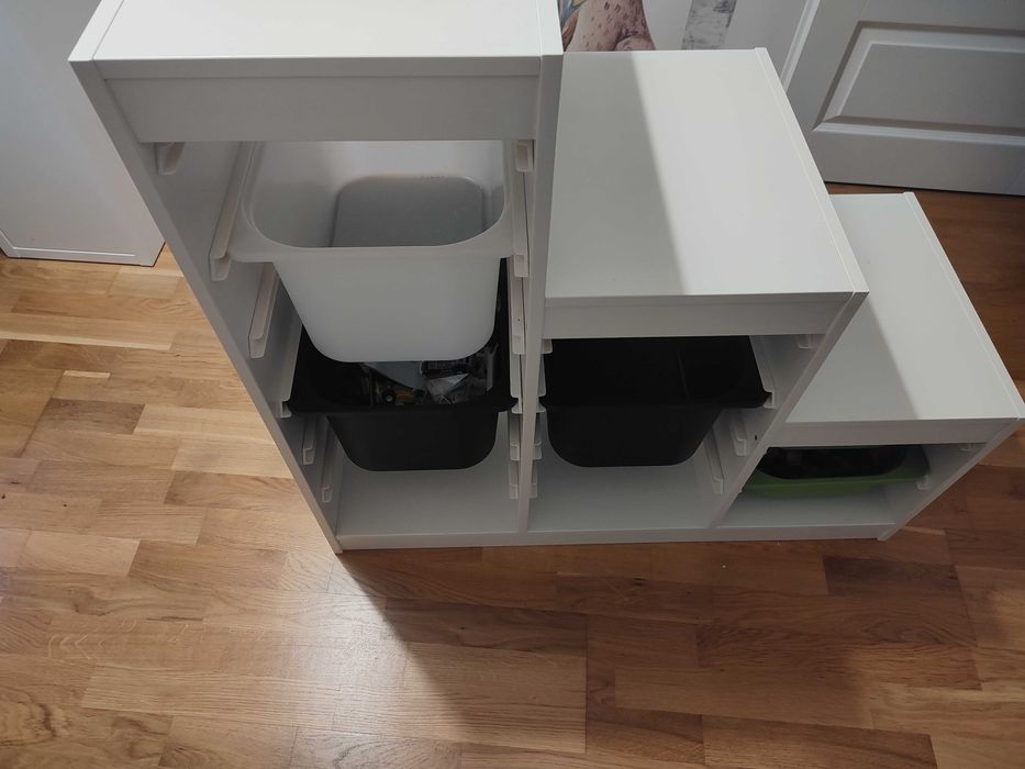 Ikea regał TRofast z pojemnikami