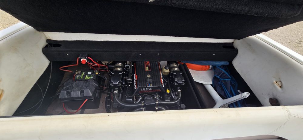 Caravelle 21 - Motor mercruiser 4.3 V6 - 9 lugares