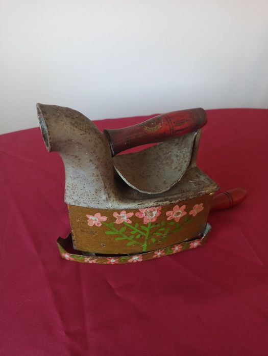 Ferro de Passar Antigo