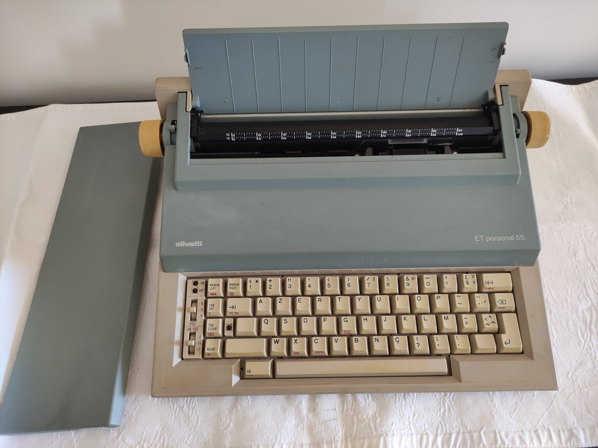 Máquina de escrever elétrica Olivetti