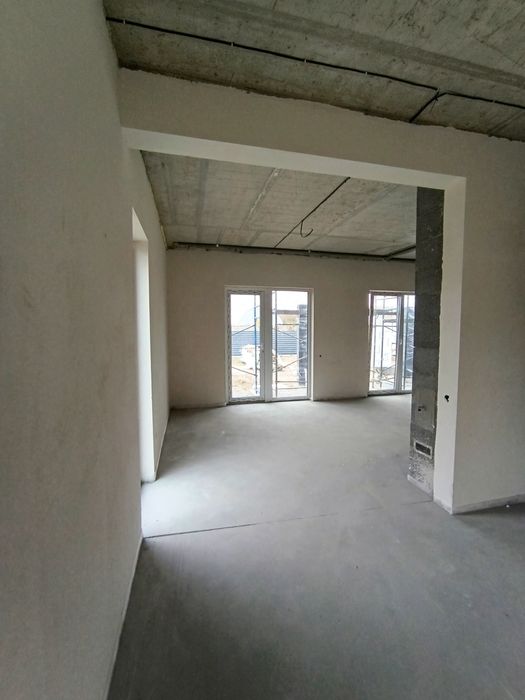 Сучасна новобудова 120 м.кв.