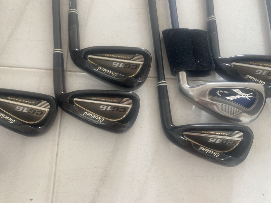 Tacos e saco de golfe pouco usados