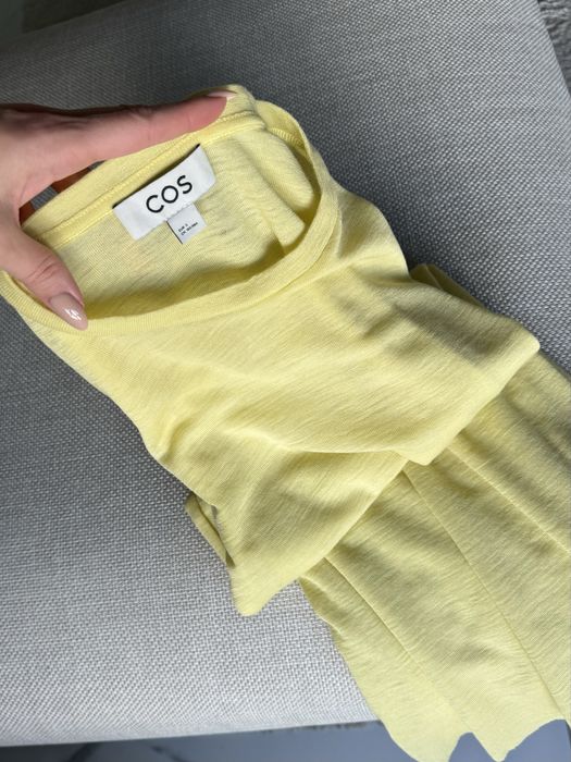 Вовняний лонгслів COS S жовтого кольору