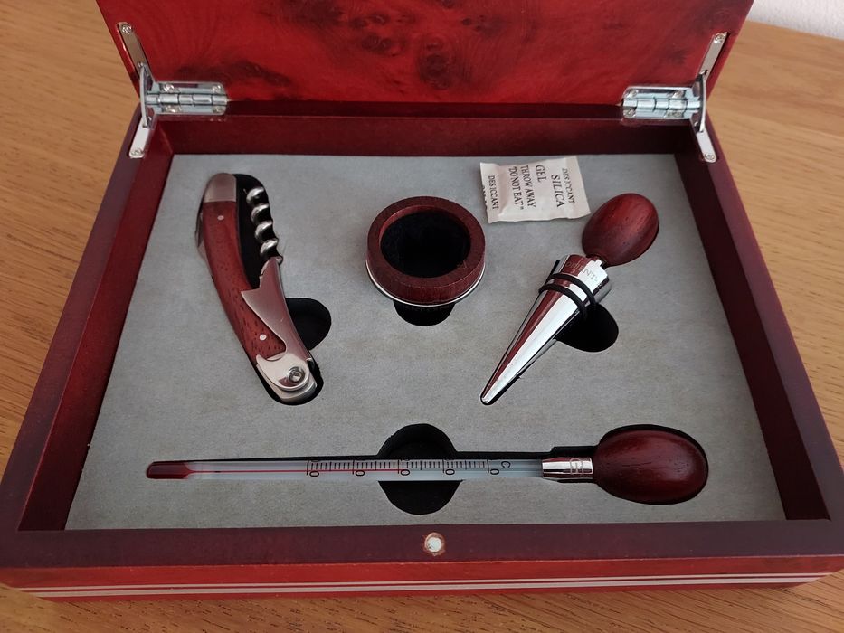 Caixa de madeira com Sommelier Orient Express