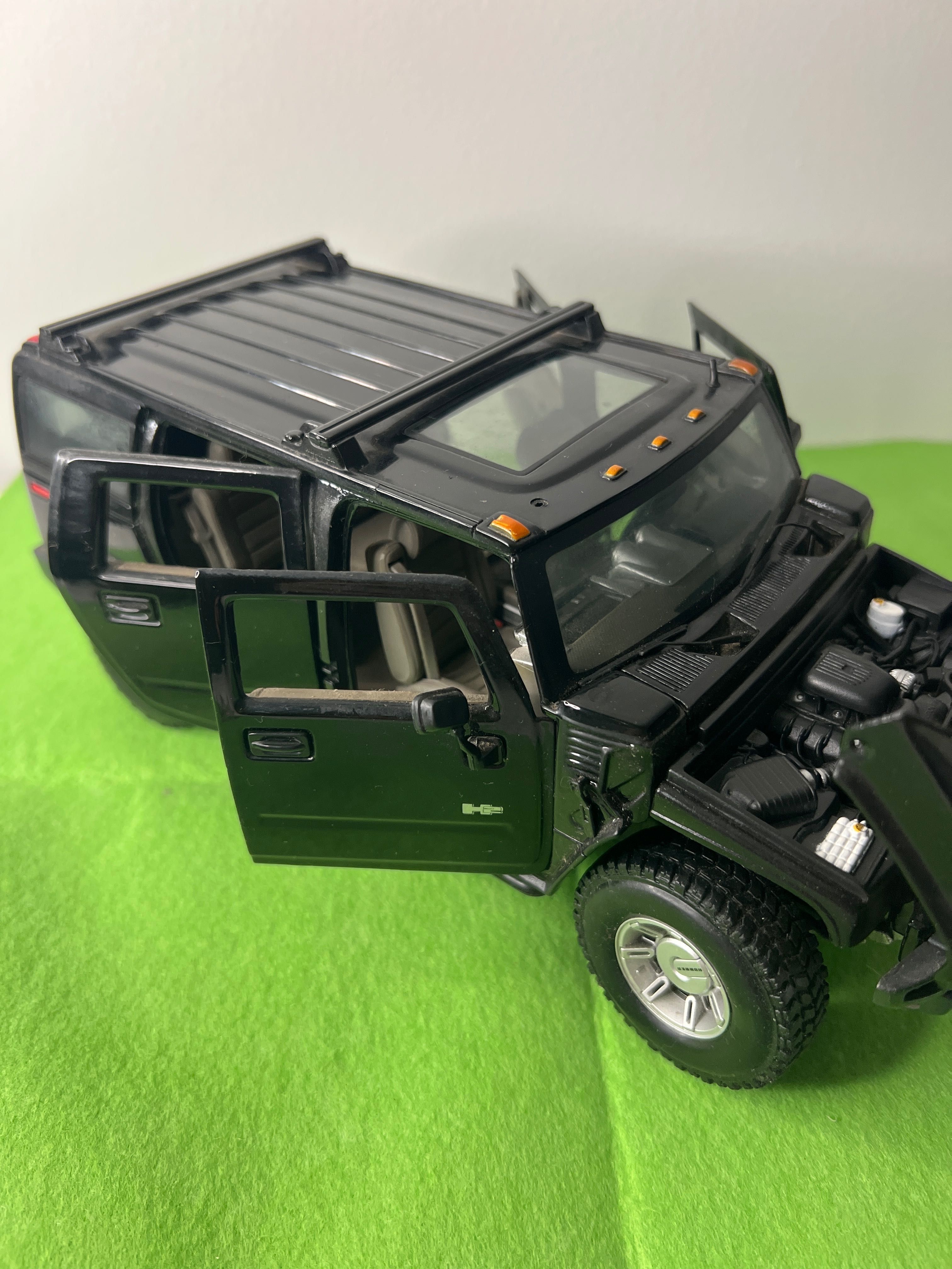 Hummer H2 2003 Maisto 1:18 Diecast Miniatura SUV 4x4