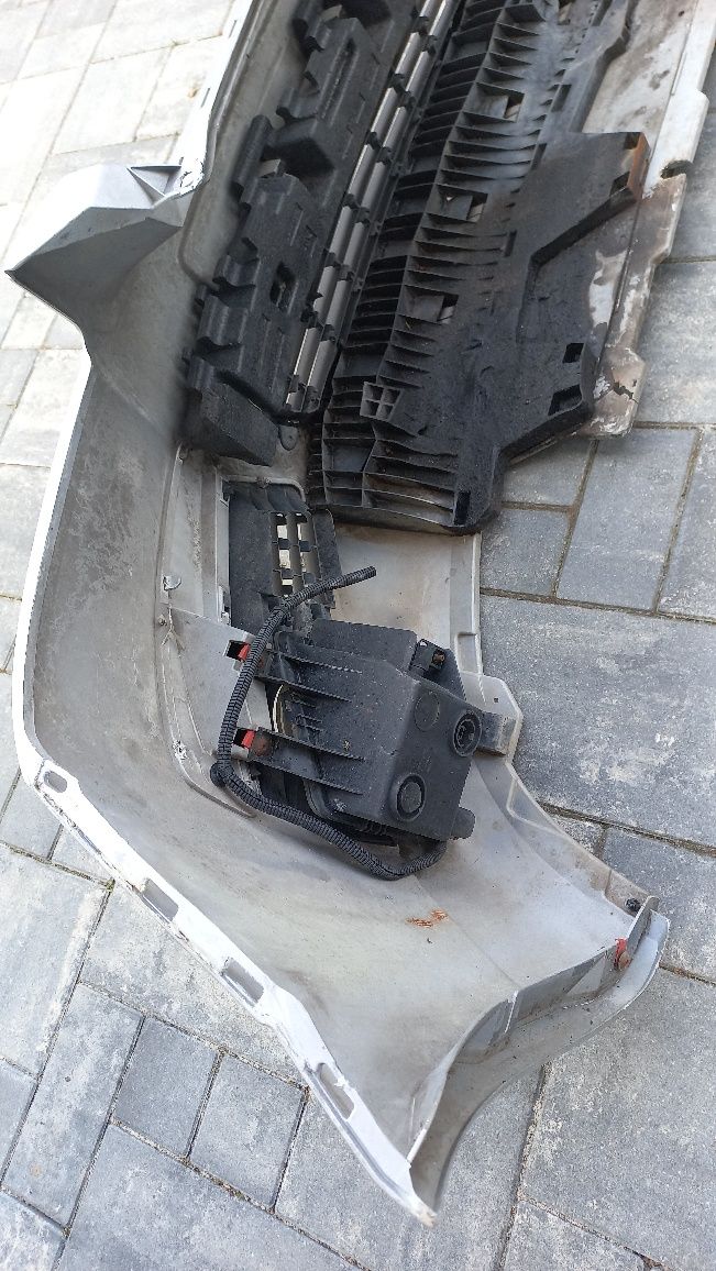 Opel Zafira b 05-08 zderzak przód przedni srebrny z157