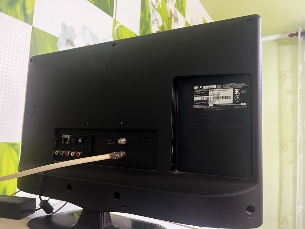 Телевізор LG smart tv , 22 діагональ