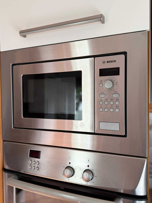 Conjunto Bosch encastrável – Forno + Micro-ondas em inox