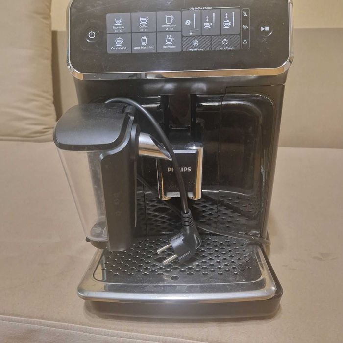 Кавоварка Кавомашина Philips Series 3200 EP3240 LatteGo!