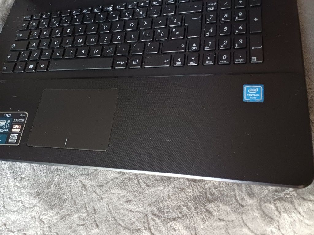 Super stan Laptop Asus duży ekran 17" 8GB RAM dysk SSD Crucial 1TB