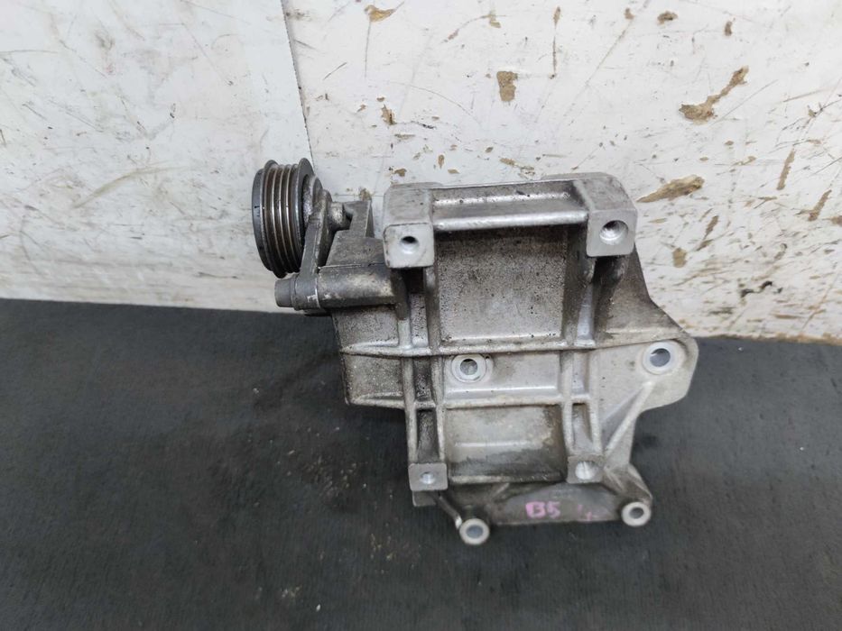 Audi A4 B5 Łapa Mocowanie Sprężarki