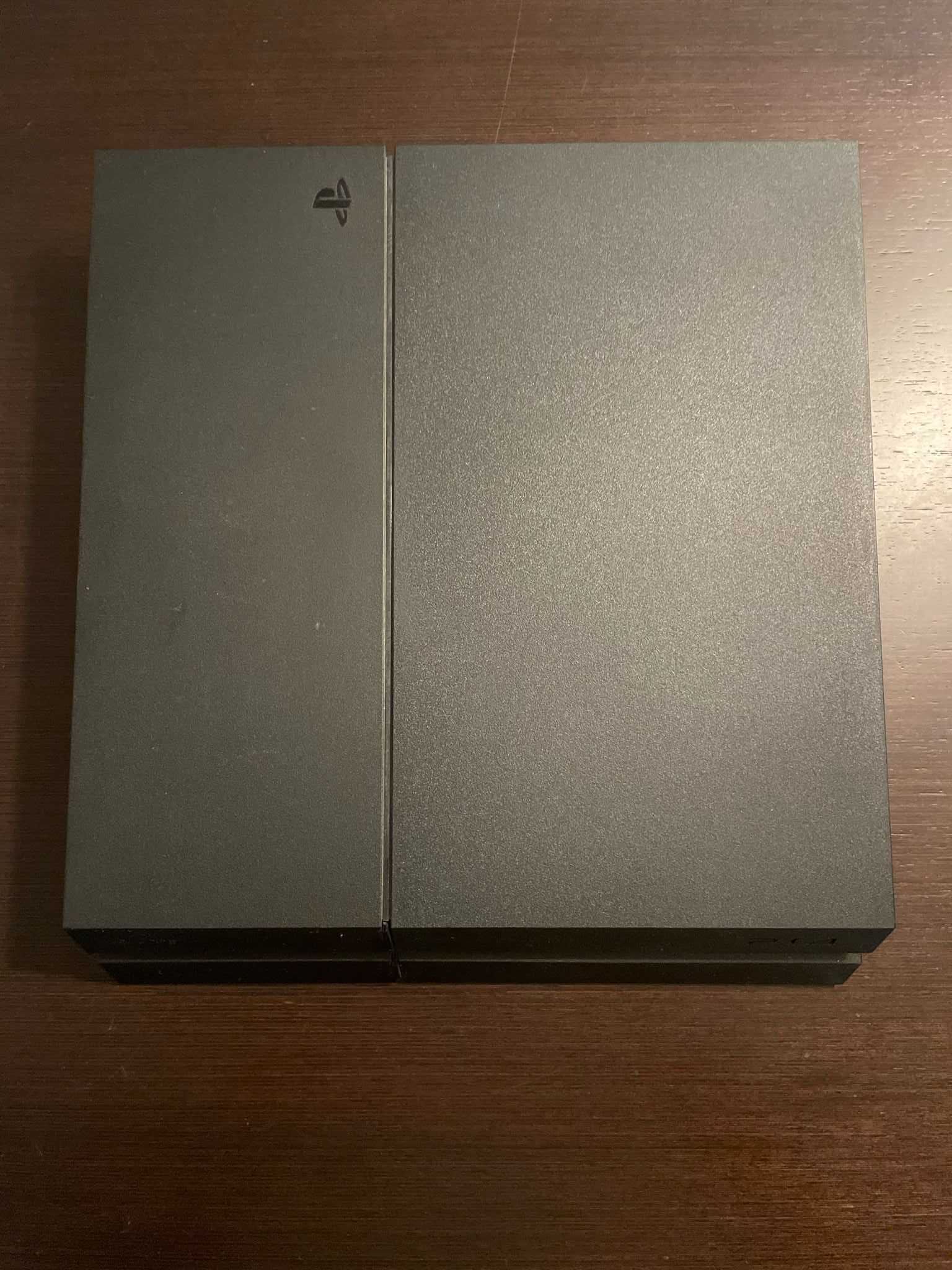 PlayStation 4 + 1 Comando – Em Excelente Estado