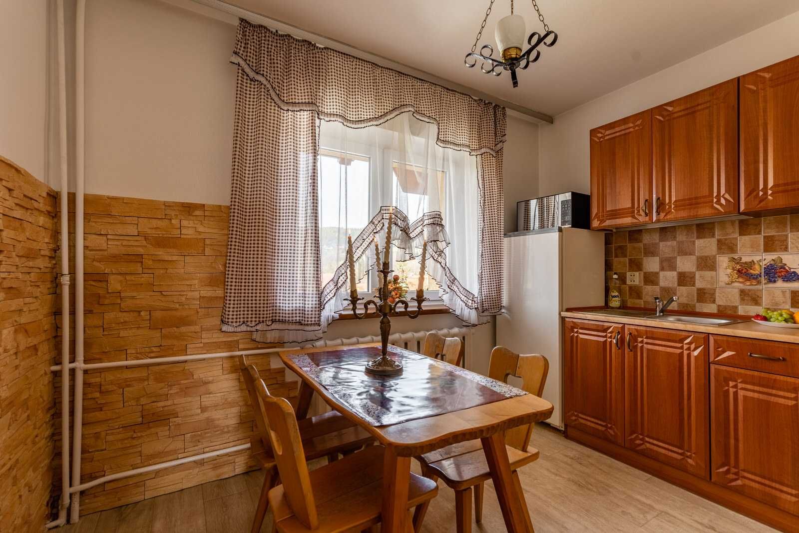 pokoje typu studio każdy z łazienką, aneksem kuchennym balkonem widok