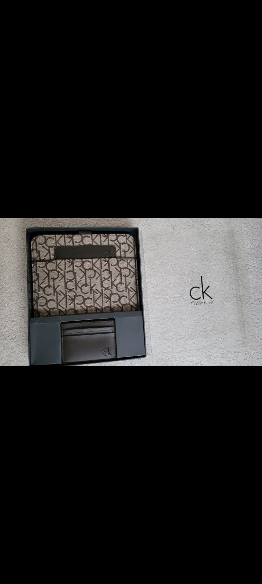 Etui na tablet ipad portfel Calvin Klein monogram CK beż brąz