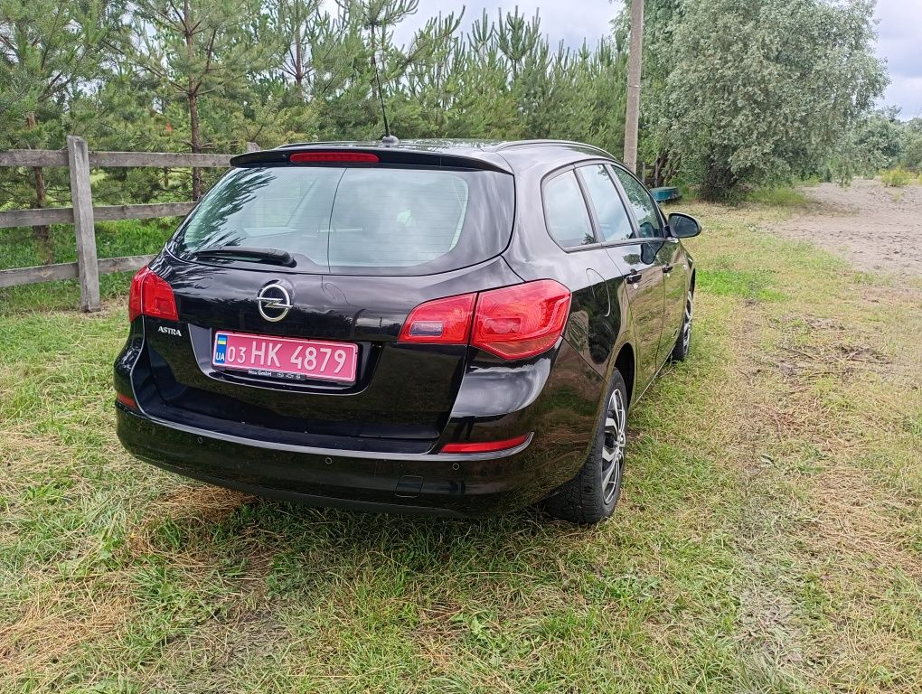 Opel Astra J 2010р. 1.6 115 л.с.