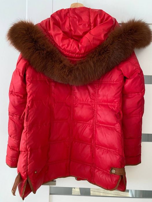 Kurtka zimowa puchowa z paskiem i kapturem