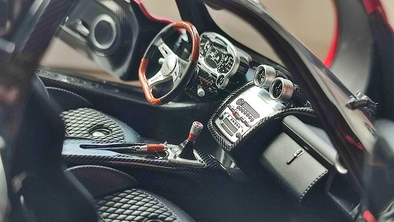 Almost Real+ 1/18 Pagani Zonda F Rosso Monza [nie AUTOart)