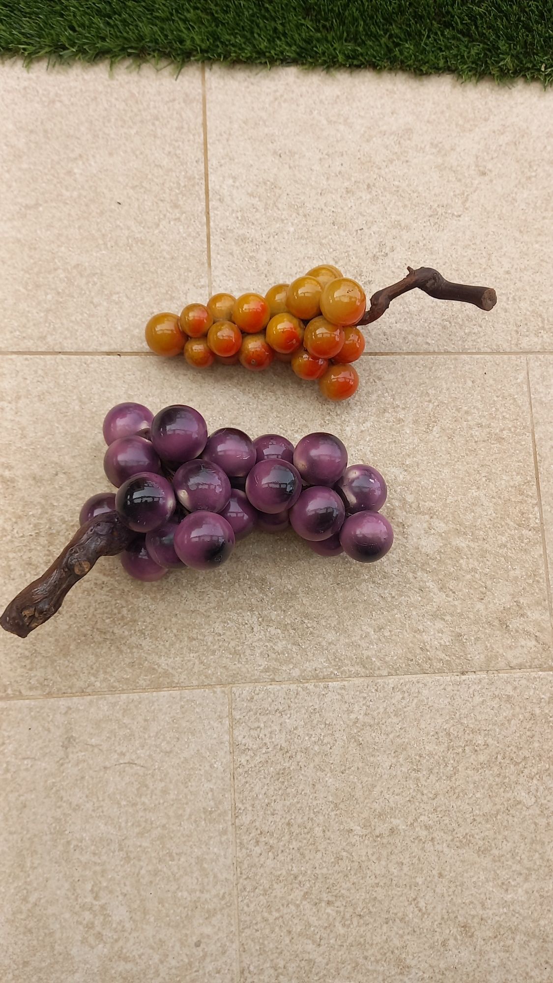 Cachos de uvas em alabastro