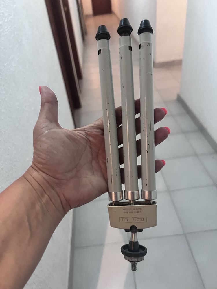 Tripé antigo para máquina fotográfica