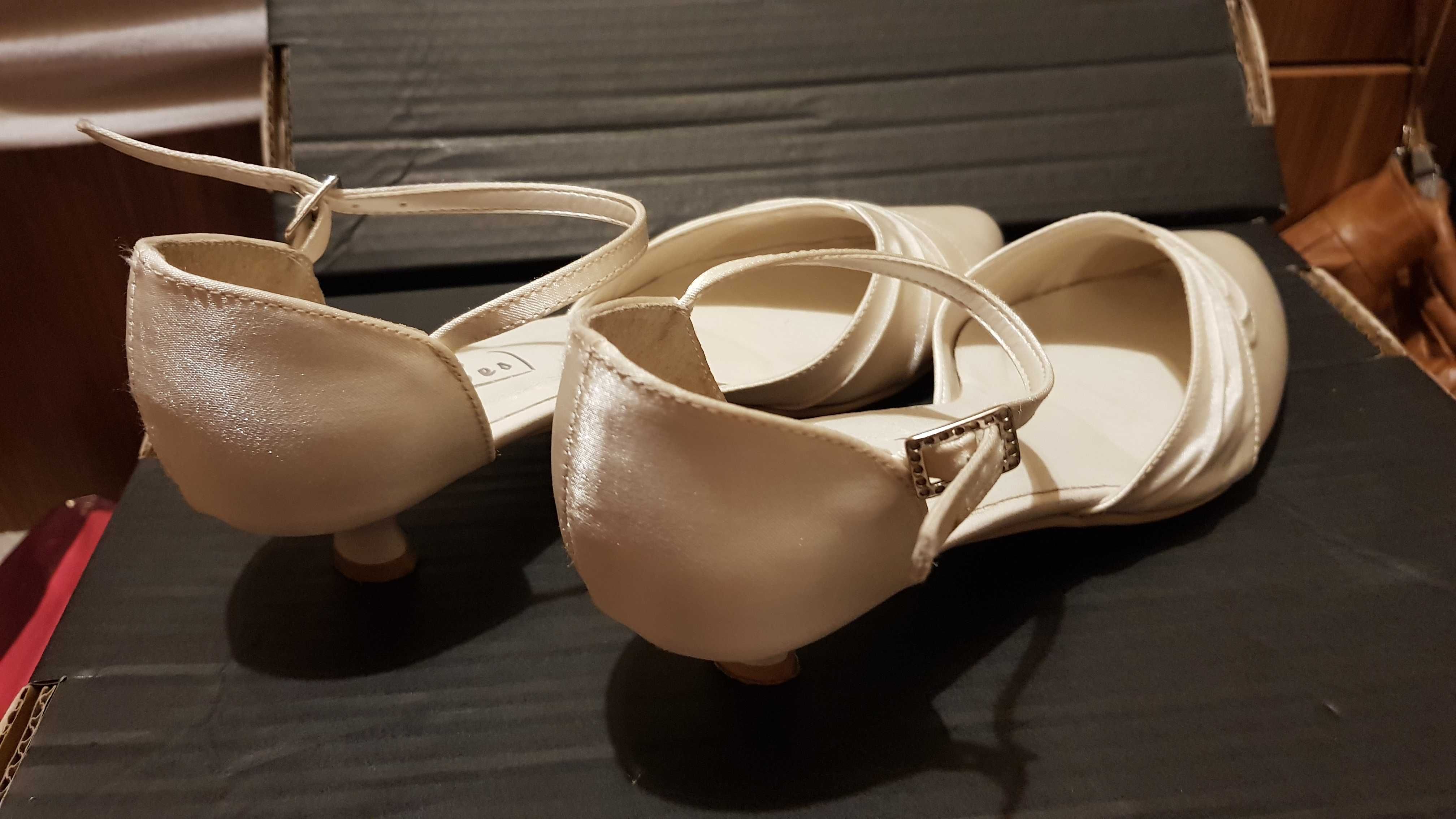 Buty ślubne rozm 39 wkładka 40/41