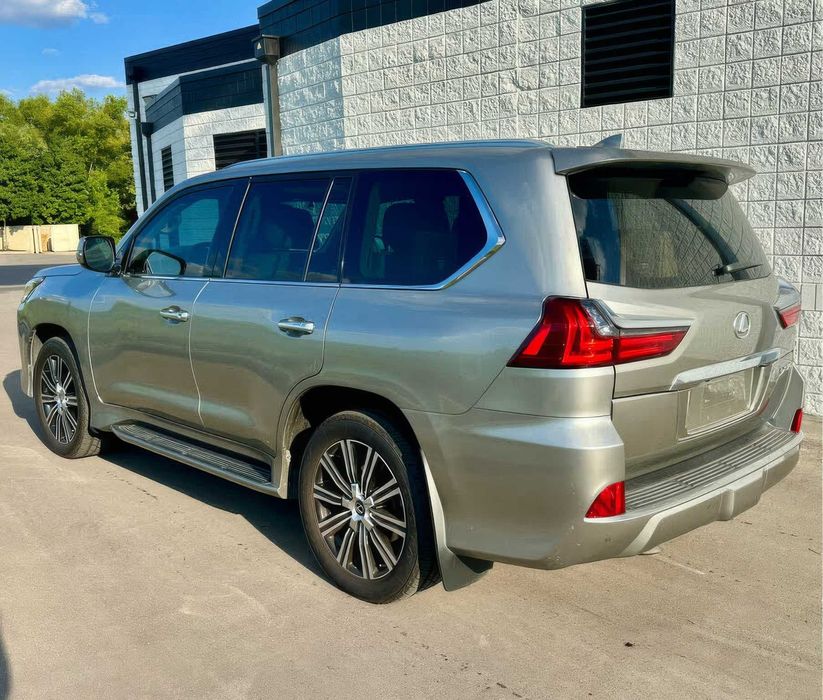 Lexus LX      2021