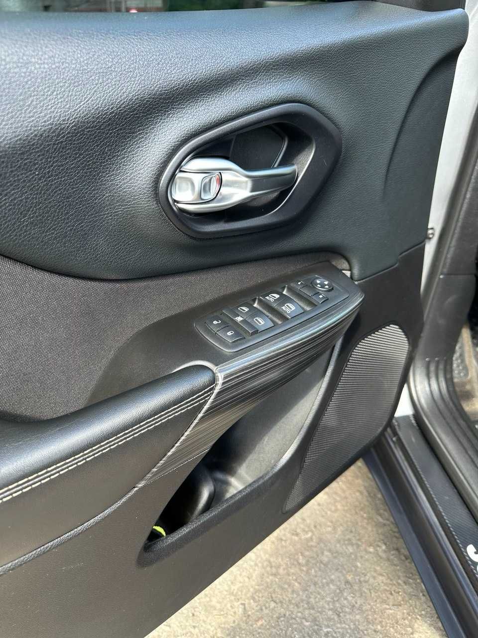 Jeep Cherokee KL 2,4 MultiAir2 AT (177 к.с.) AWD, 2014