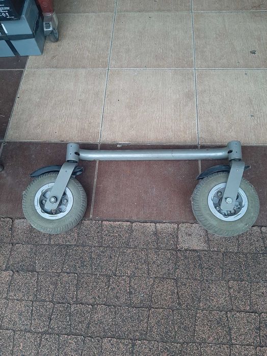 Koła skrętne, felga i widełka łożyskowane, wózek transportowy