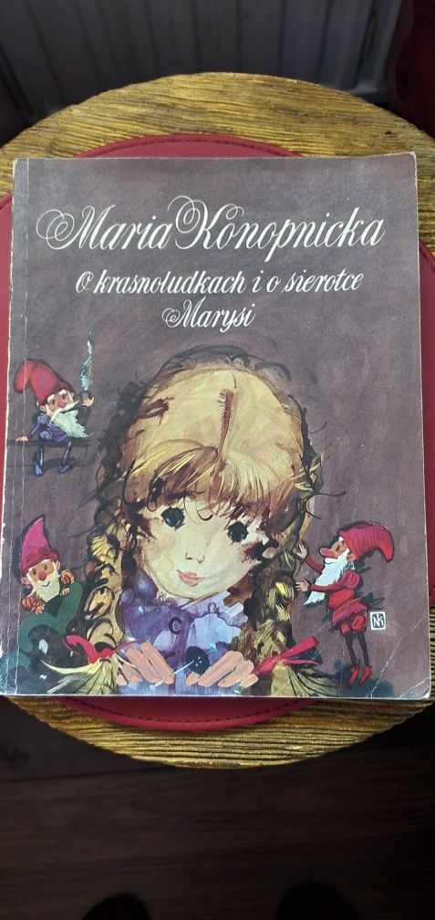 Książka " O krasnoludkach i o  sierotce Marysi"