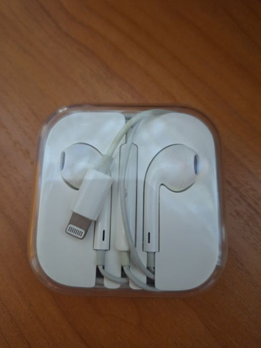 Продам наушники,шнур с зарядкой к айфону iPhone 12 Pro 6S plus Samsung
