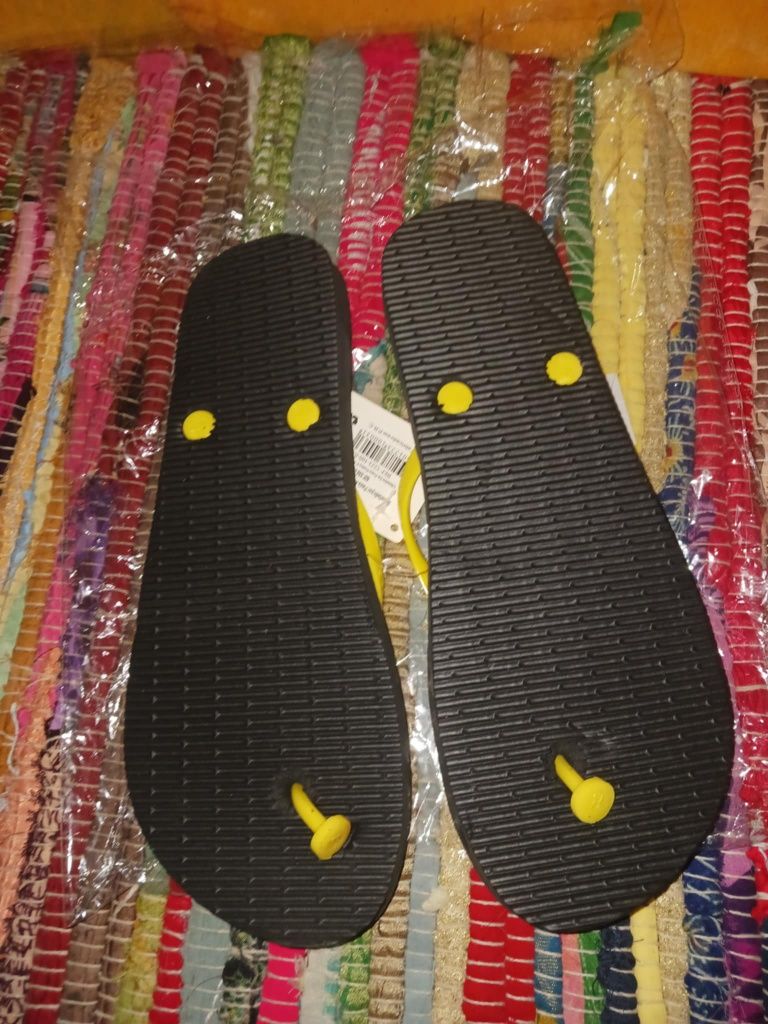 Chinelos Preto e Amarelo n°39