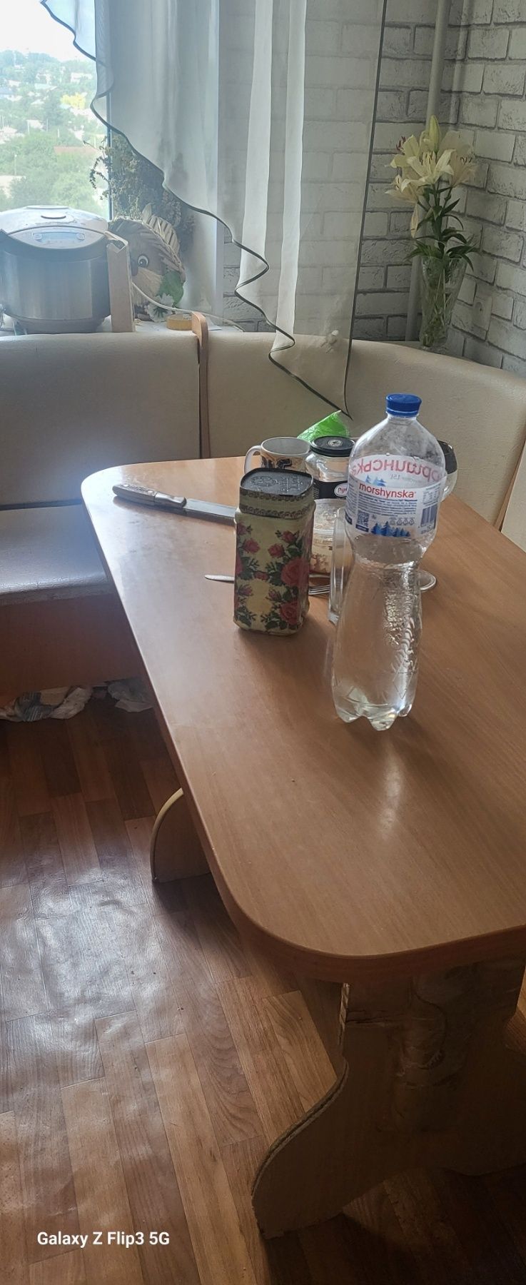 Кухонный стол в хорошем состоянии