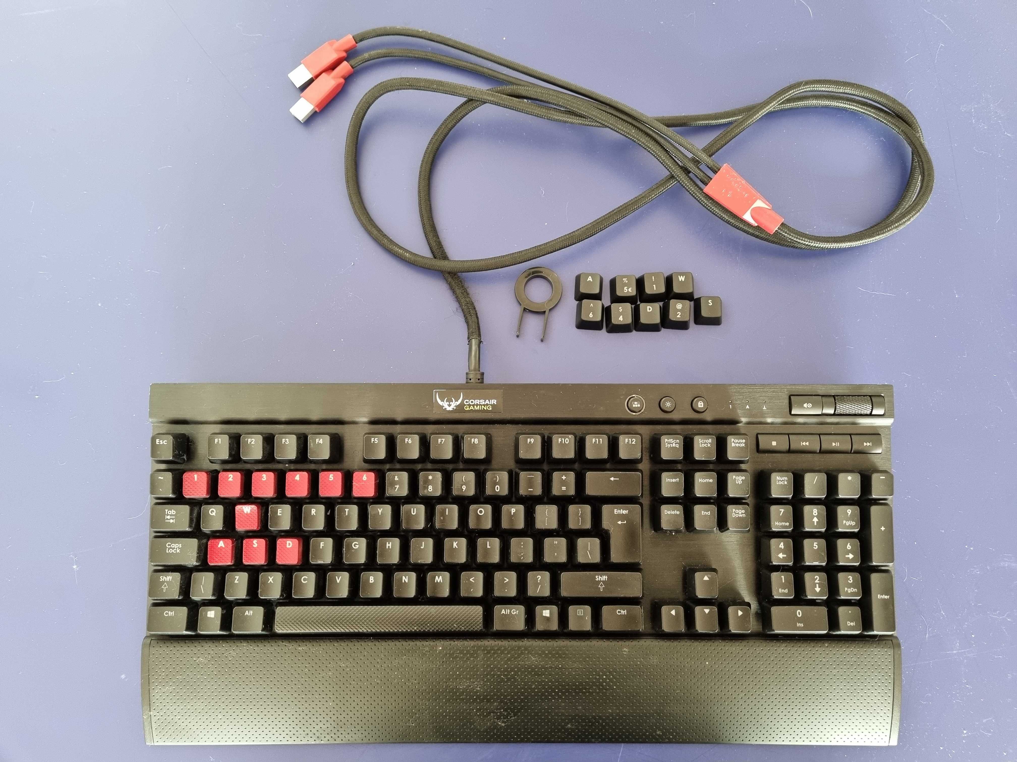 Teclado Mecânico Gaming K70 Corsair Red Switches