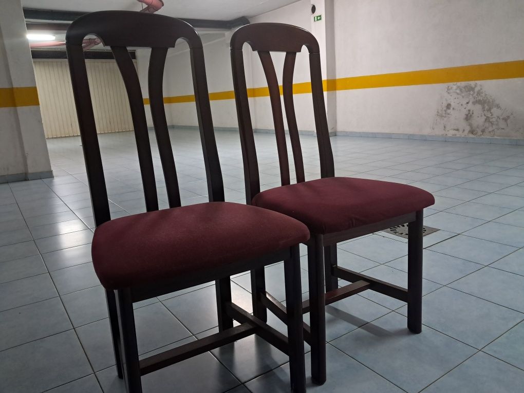 Cadeiras com tampo em veludo