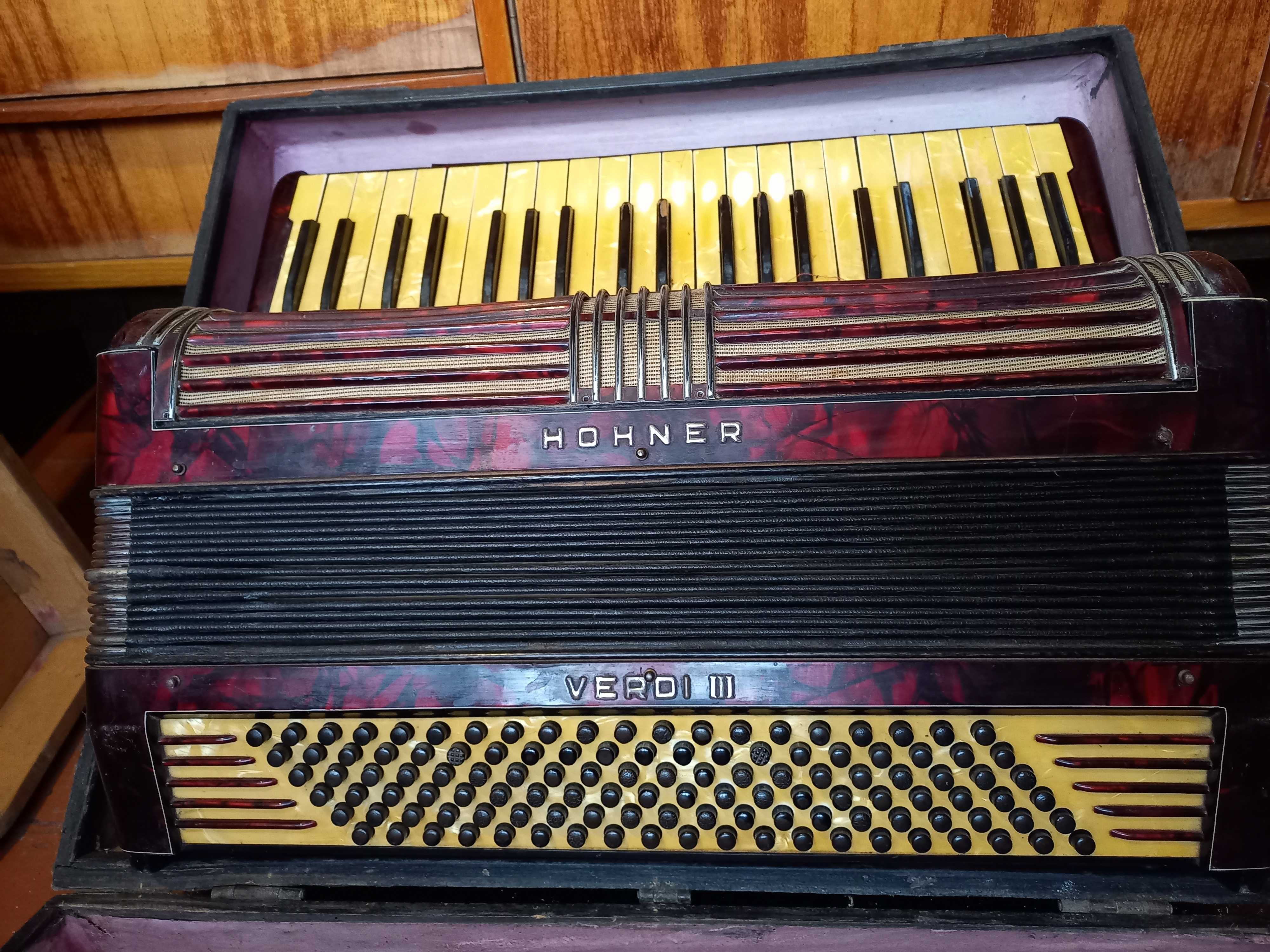 Продам аккордеон Hohner Verdi 3