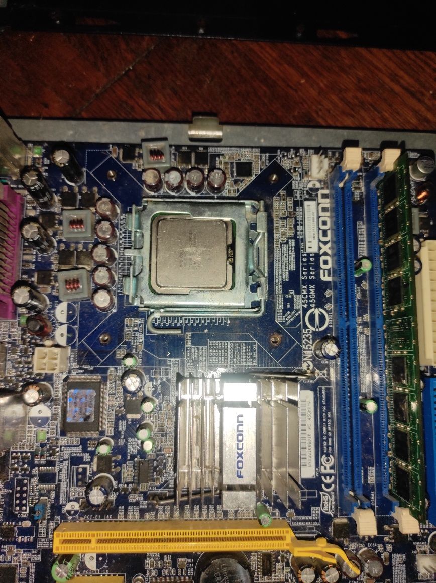 компьютер. блок питания300w, материнка, процессор intel pentium