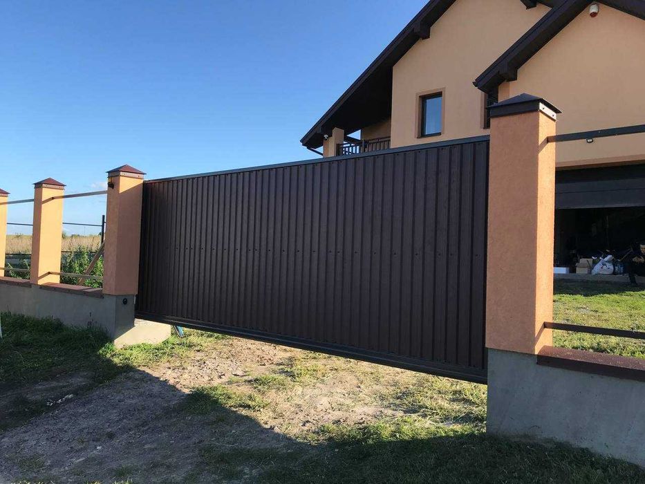 Металеві ВІДКАТНІ ВОРОТА під ключ — міцні та надійні