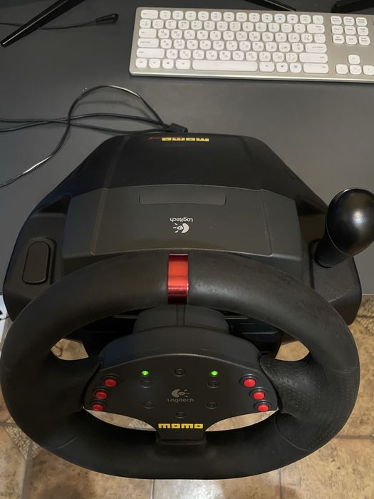 Игровой руль Logitech momo racing PC / PS