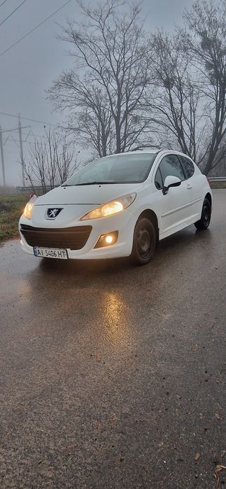 Продам пежо 207! 2012г.в
