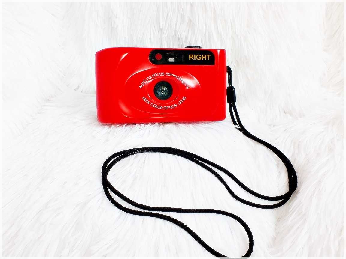 Czerwony aparat analogowy RIGHT na klisze z lat 90'