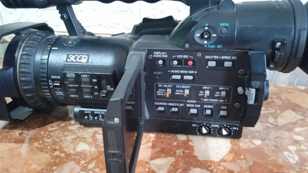 Відеокамера професійна Panasonic AG-DVX100BЕ miniDV