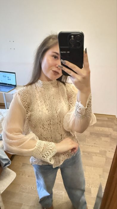 Елегантна блуза з мереживом