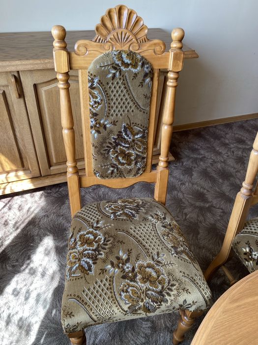 Zestaw mebli stołowych