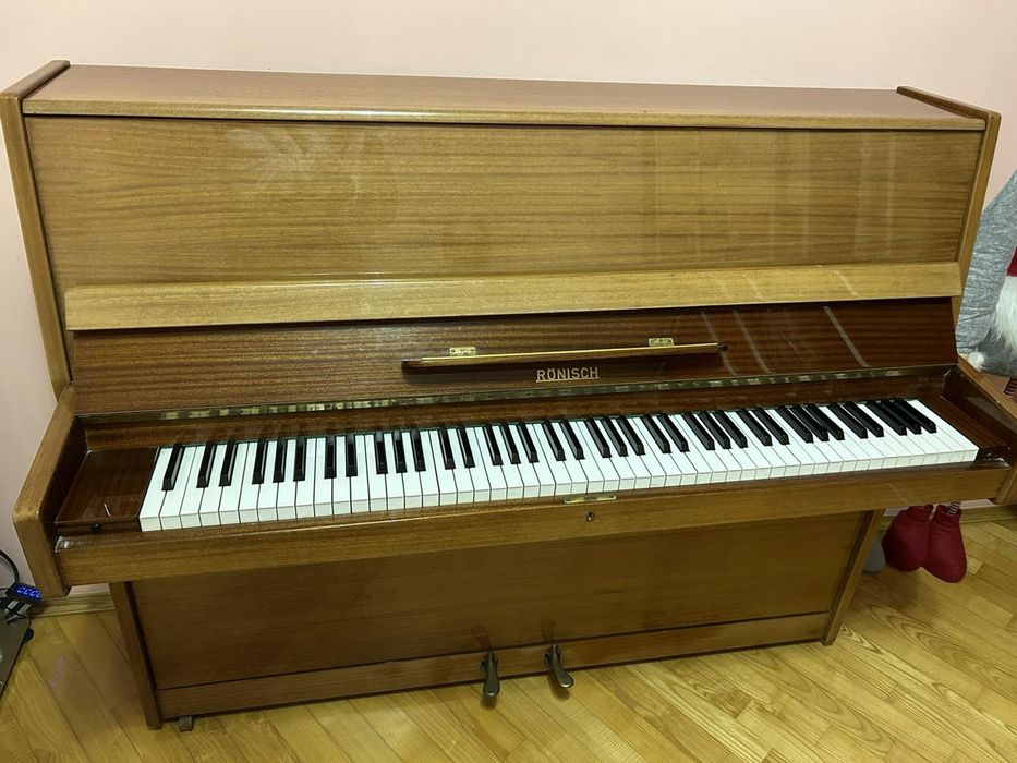 Продаж фортепіано Ronisch