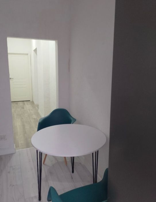 Продам 2 комнатную центр