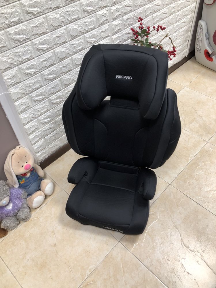 Автокрісло Recaro Monza Nova Evo Seatfix Група 2/3 (15-36 кг) бустер
