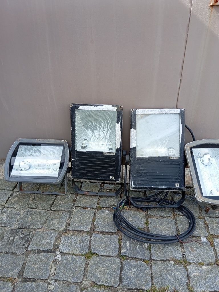 4 focos potentes , 230V