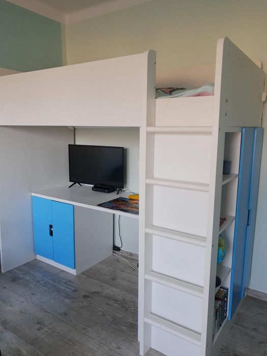 IKEA łóżko na antresoli z biurkiem i szafą