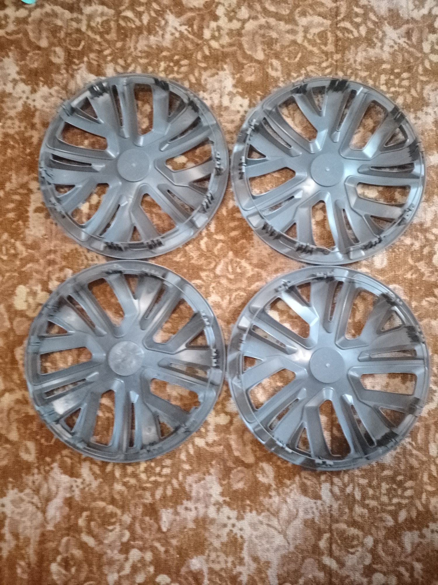 Диски R15, шины 185/65R15 Kumho Solus KH17, колпаки RAVEN 15, комплект