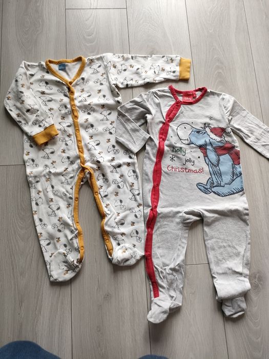 Ubranka dla chłopca w rozmiarze 86, koszulki, śpiochy, body