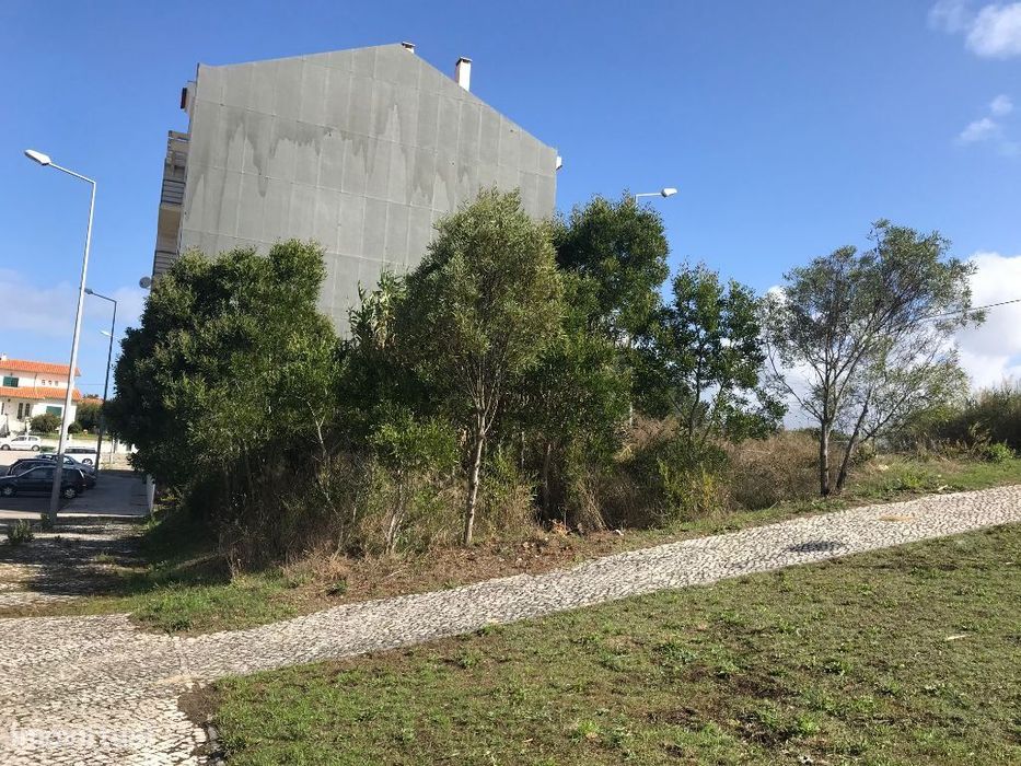 Terreno p/ Construção em Altura em Loteamento c/ Infraestruturas/Qu...
